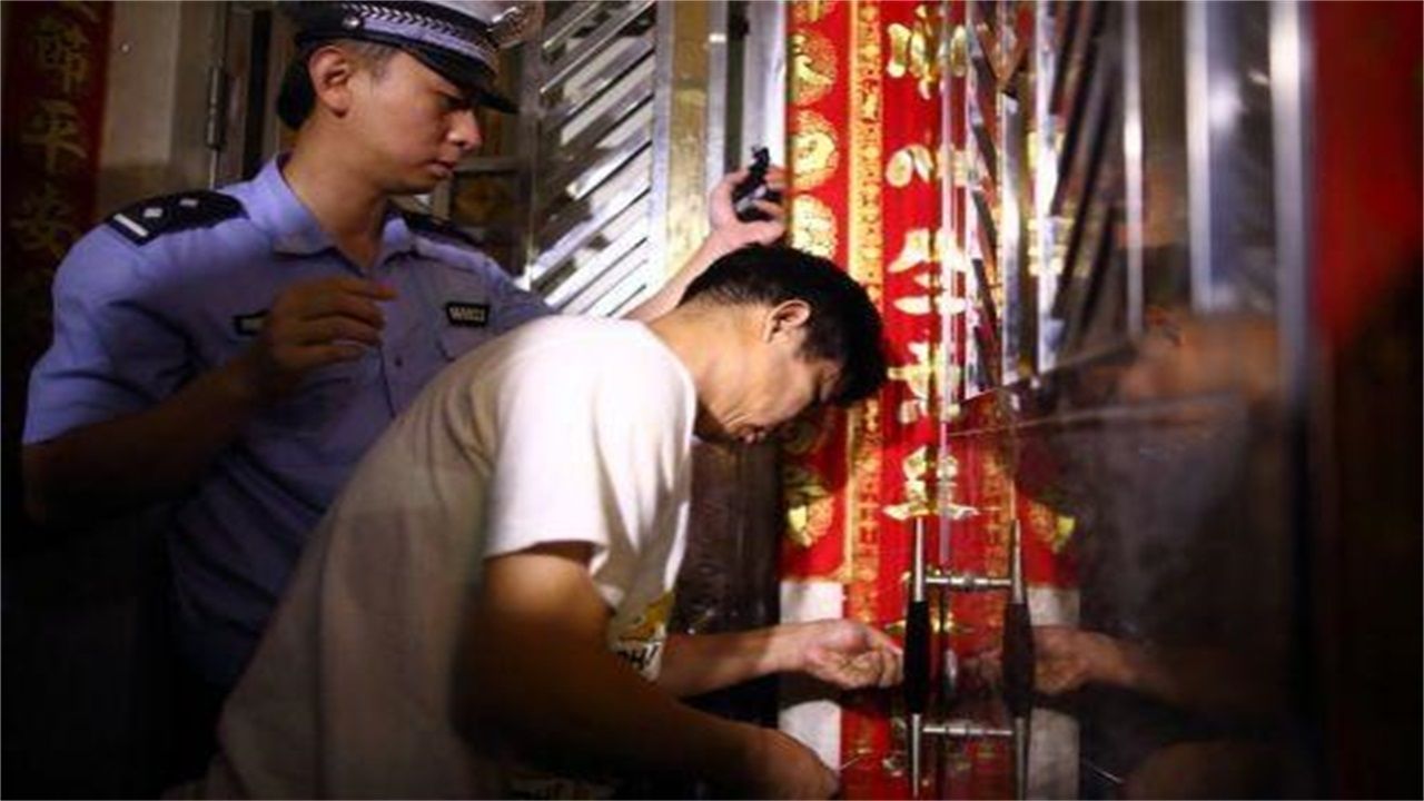 新桥镇请开锁师傅开了锁后，师傅